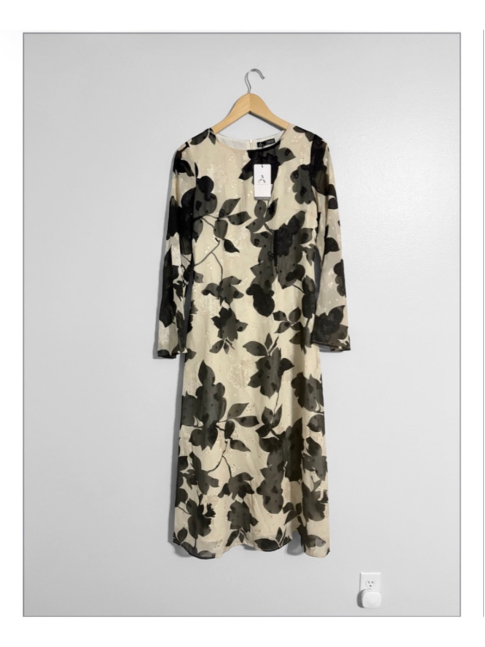 Anewsta New Floral Maxi Dress - Picture 2 of 5